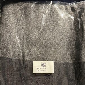 Elegant Gray Men's Scarf